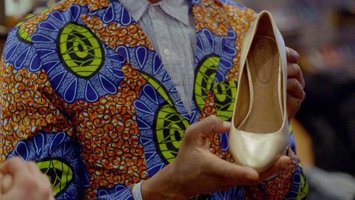 Rachel the Comedian Shops for Heels